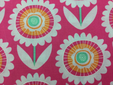 Fabric - Large Daisy Flowers on Pink
